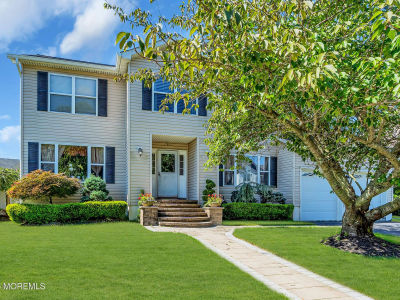 24 Abraham Dr Howell, NJ 07731