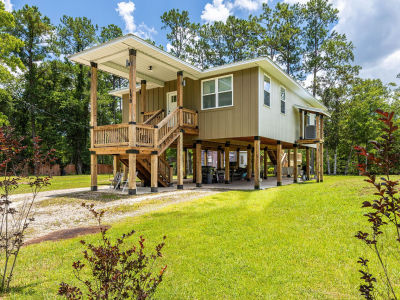 158 Johns Ln Freeport, FL 32439