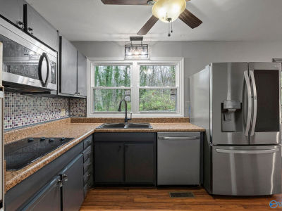 9527 Hemlock Dr SE Huntsville, AL 35803