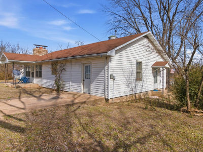 225 N Pine St Mountain View, MO 65548