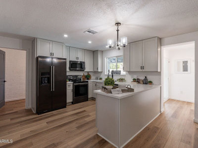 12215 N 48th Dr Glendale, AZ 85304