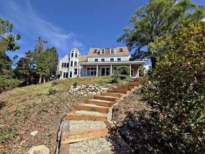 10 Squeteague Harbor Rd Cataumet, MA 02534