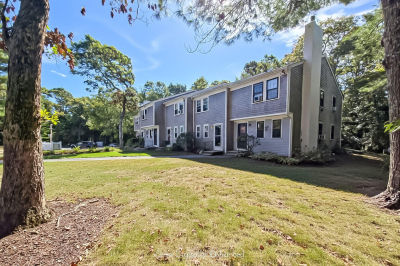 300 Falmouth Rd APT 18E Mashpee, MA 02649