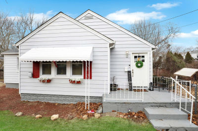 362 East Hoffman Avenue, Lindenhurst, NY, USA