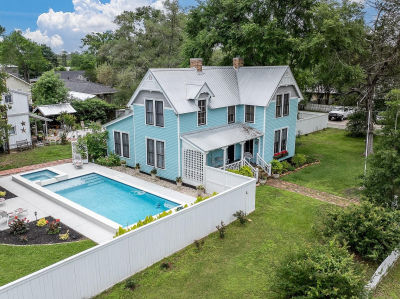 111 S Masonic St Bellville, TX 77418