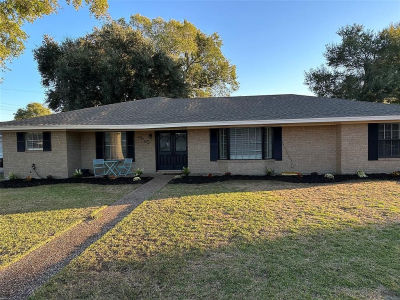 4121 Willowoak Dr Groves, TX 77619