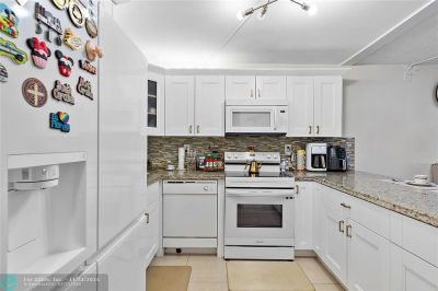 9300 SW 8th St APT 102 Boca Raton, FL 33428