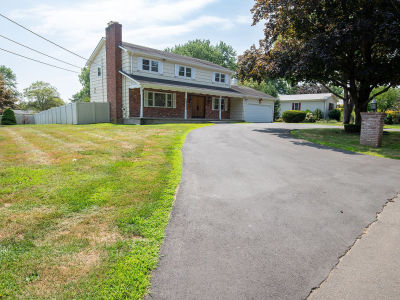 420 Narrow Ln Orange, CT 06477