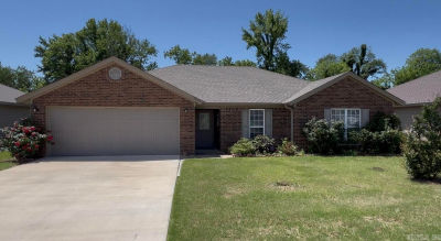 6033 Spencer Dr Jonesboro, AR 72405