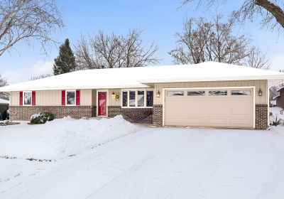 2010 Cimarron Dr Freeport, IL 61032