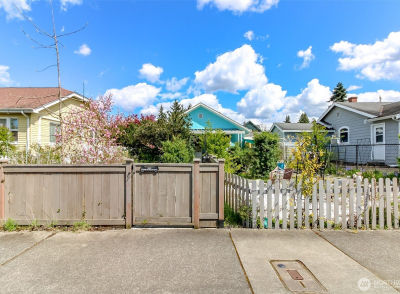 208 F St SE Auburn, WA 98002