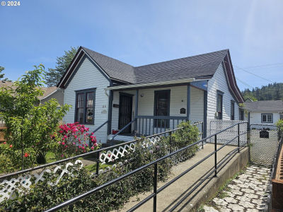 1321 SE Mill St Roseburg, OR 97470