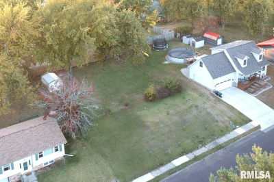 225 Maple Park Dr Pekin, IL 61554