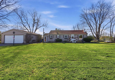 152 Holiday Dr Somonauk, IL 60552