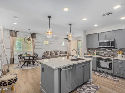 250 W Queen Creek Rd APT 145 Chandler, AZ 85248