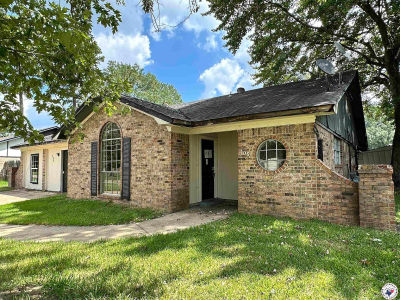 105 Eastline Rd Wake Village, TX 75501