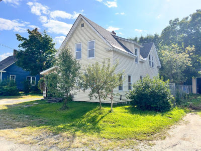 122 Knox St Millinocket, ME 04462