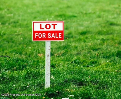 132 Delbert Dr Gouldsboro, PA 18424