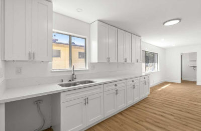 10527 South Wilton Place, Los Angeles, CA 90047, USA