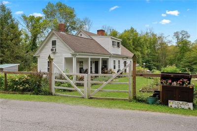 16 Burgess Rd Foster, RI 02825