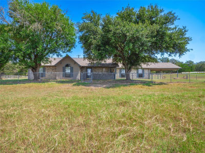1252 County Road 106 Paige, TX 78659