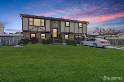 8 Leocadia Ct Hazlet, NJ 07730