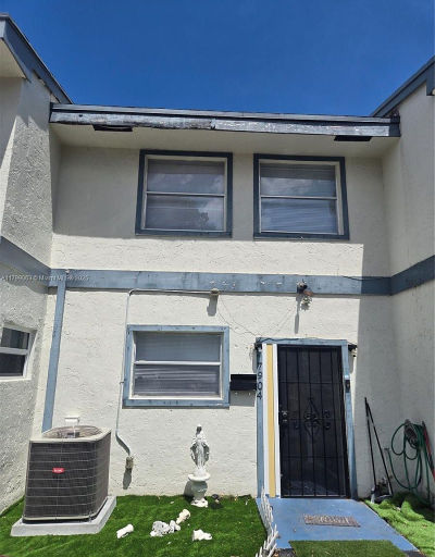 7904 SW 8th St North Lauderdale, FL 33068