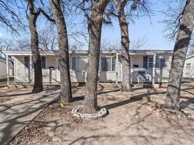2209 & 2211 Barbell Ln Fort Worth, TX 76111
