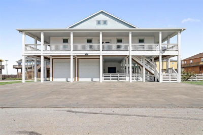 986 Seagull Ln Crystal Beach, TX 77650