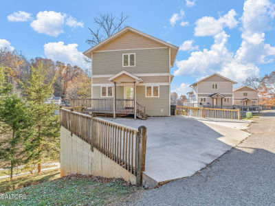 551 Deerwood Ln La Follette, TN 37766