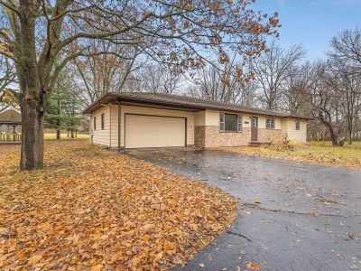 7774 Old River Rd Rockford, IL 61103