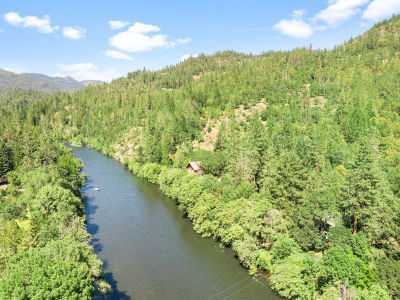 2231 Old Ferry Rd Shady Cove, OR 97539