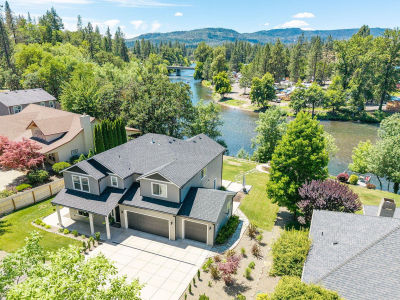 1090 Anglers Pl Shady Cove, OR 97539