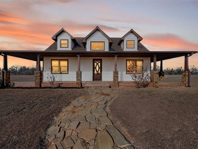 160 Lc Young Rd Graham, TX 76450