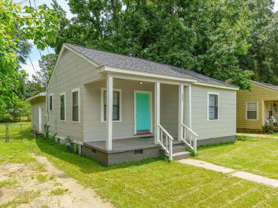 607 S George Ave Petal, MS 39465