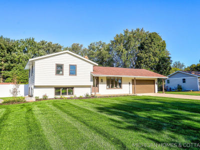 10975 Campanel Dr Zeeland, MI 49464