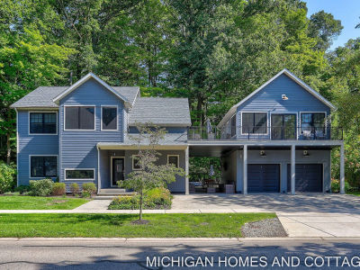 702 Lake St Saugatuck, MI 49453