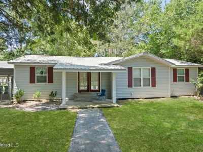 529 Pear St Ocean Springs, MS 39564