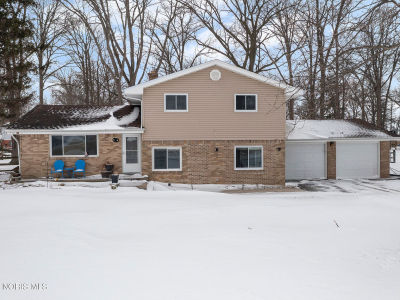 1611 Latcha Rd Millbury, OH 43447