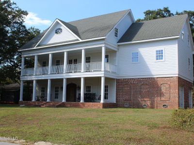 726 Wiggins Cir Pascagoula, MS 39581