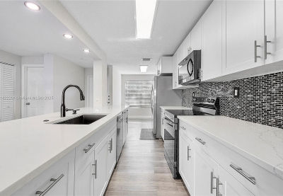 8239 NW 8th St #3 Plantation, FL 33324