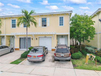 1128 NW 40th Ter Lauderhill, FL 33313