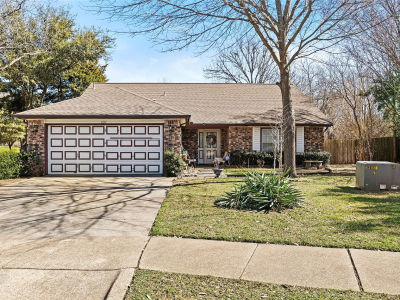 1215 Harvell Ct Cedar Hill, TX 75104