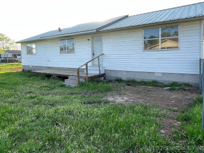 116 E 5th St Coleman, OK 73432