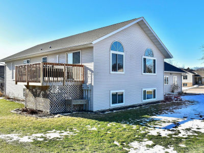 17 Williams St Lewiston, MN 55952