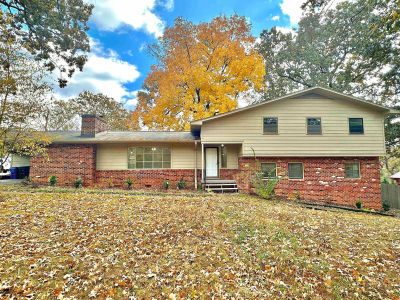 1818 Hermitage Dr Florence, AL 35630