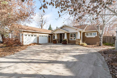 3700 Woodbend Drive Southeast, Mandan, ND, USA