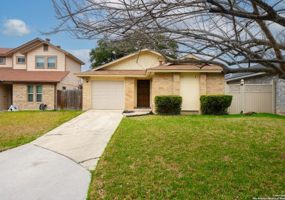 5215 Vinecrest Cir Kirby, TX 78219