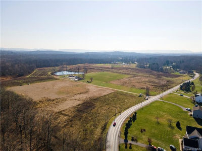 27 Robinson Ln Wappingers Falls, NY 12590