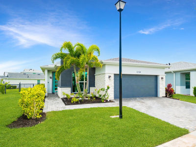 12734 SW Phoenix Dr Port Saint Lucie, FL 34987